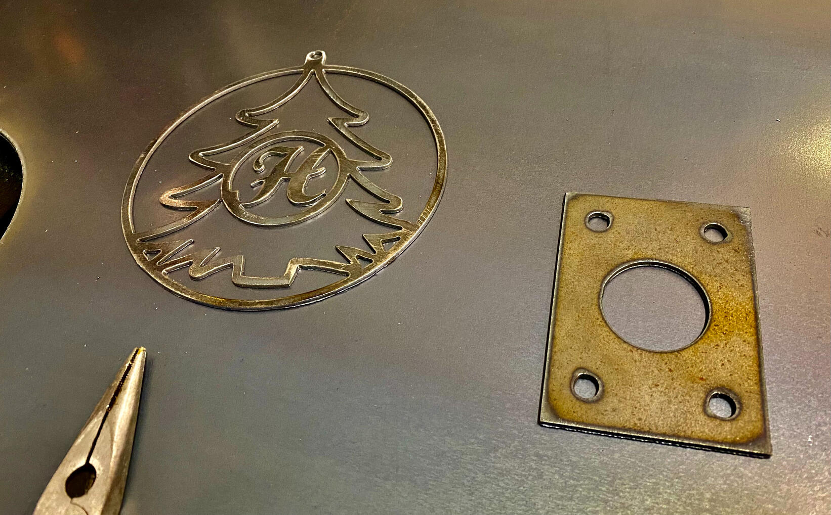 Ornaments and flanges Ornaments and flanges